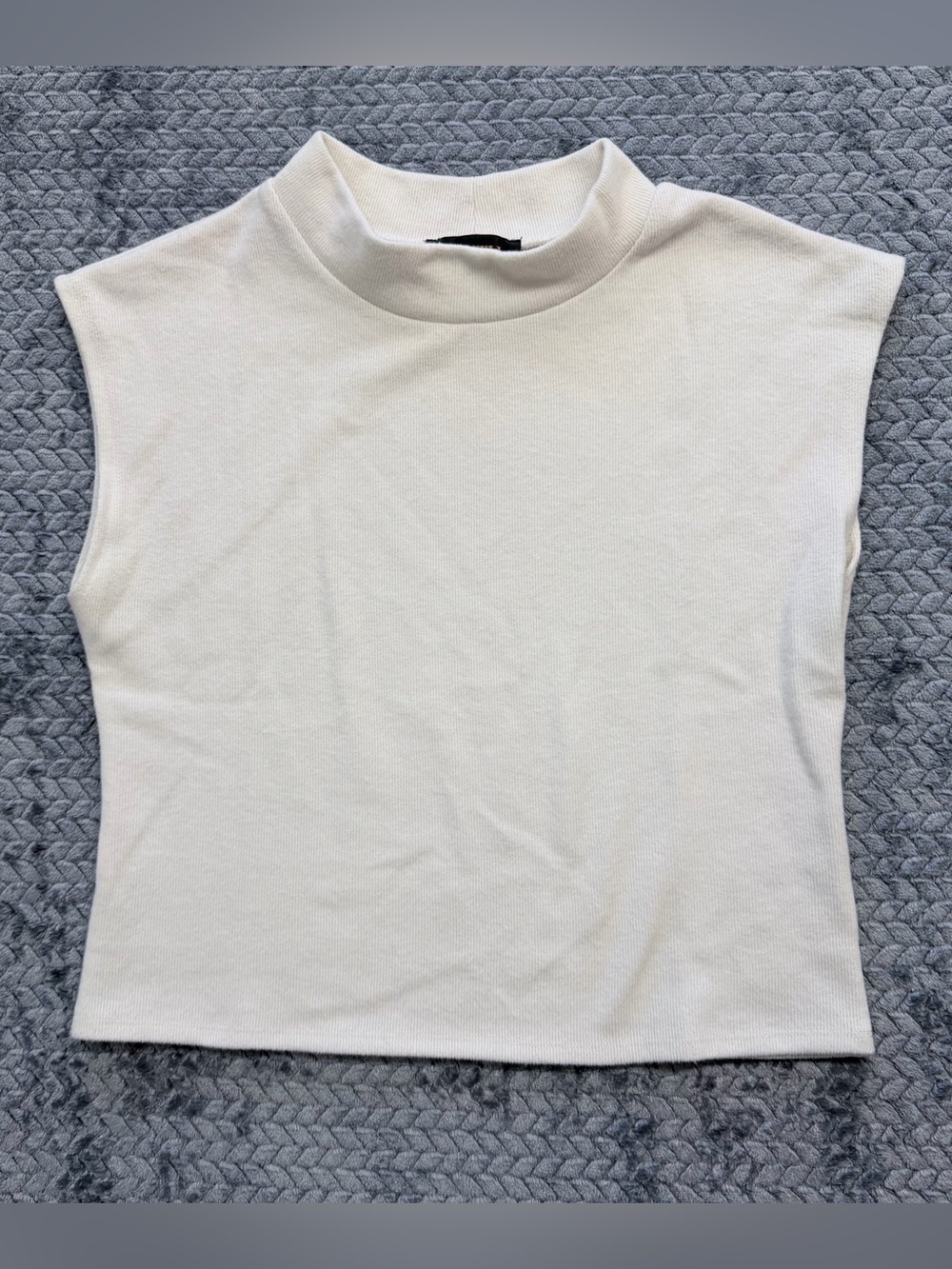 Truth by Republic Cream Ribbed Mock Neck Muscle Sweater Size Large